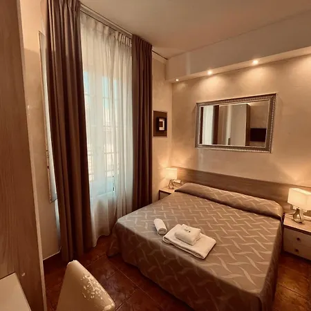 阿里娜利酒店 酒店